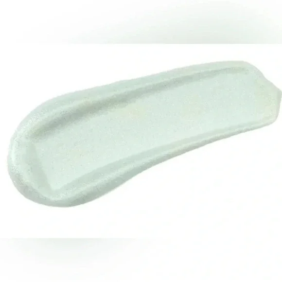 Revolution Beauty Liquid Highlighter - Picture 2 of 2